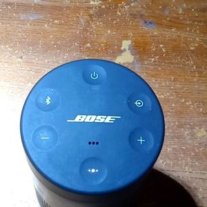 Bose SoundLink Revolve+ black.